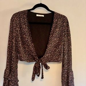 🌸Isabelle's Cabinet Wild Honey Floral Crop Top🌸